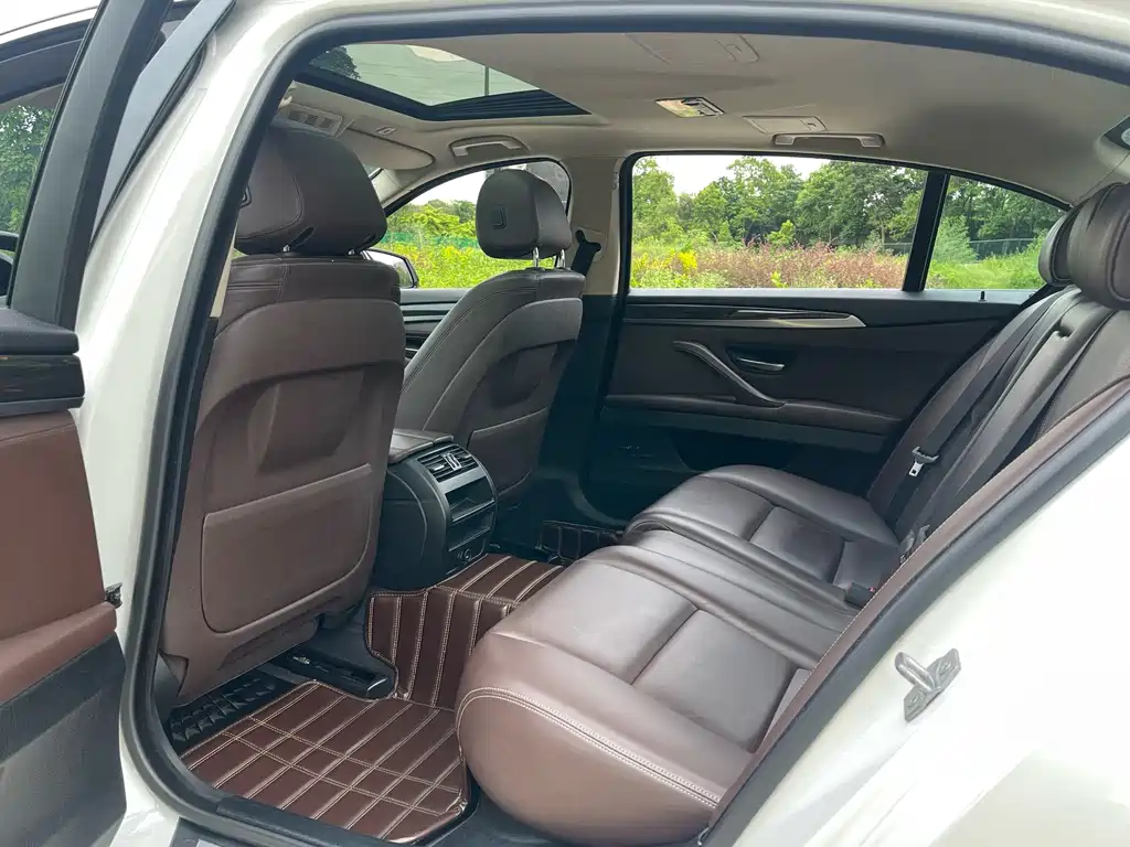 BMW 5 Series — миниатюра 8