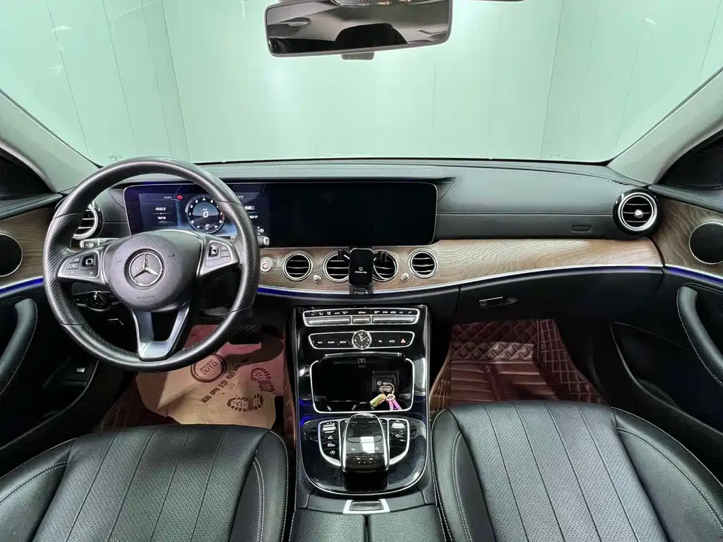 Mercedes-Benz E-Class — миниатюра 8