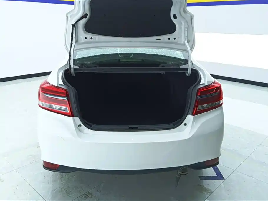 TOYOTA YARIS L TO ENJOY