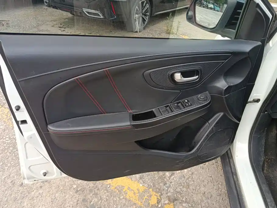Luxgen U5 SUV — миниатюра 7