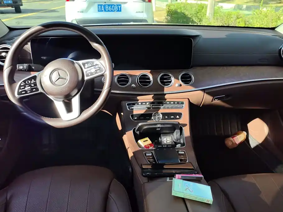 Mercedes-Benz E-Class — миниатюра 12