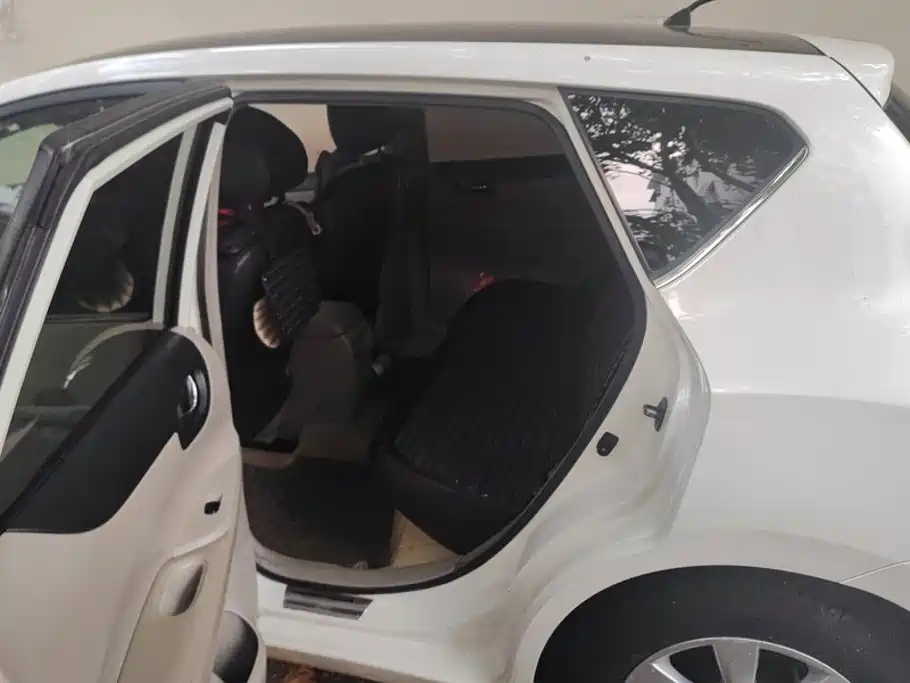 Nissan Tiida — миниатюра 11