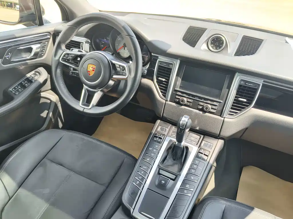 Porsche Macan — миниатюра 13