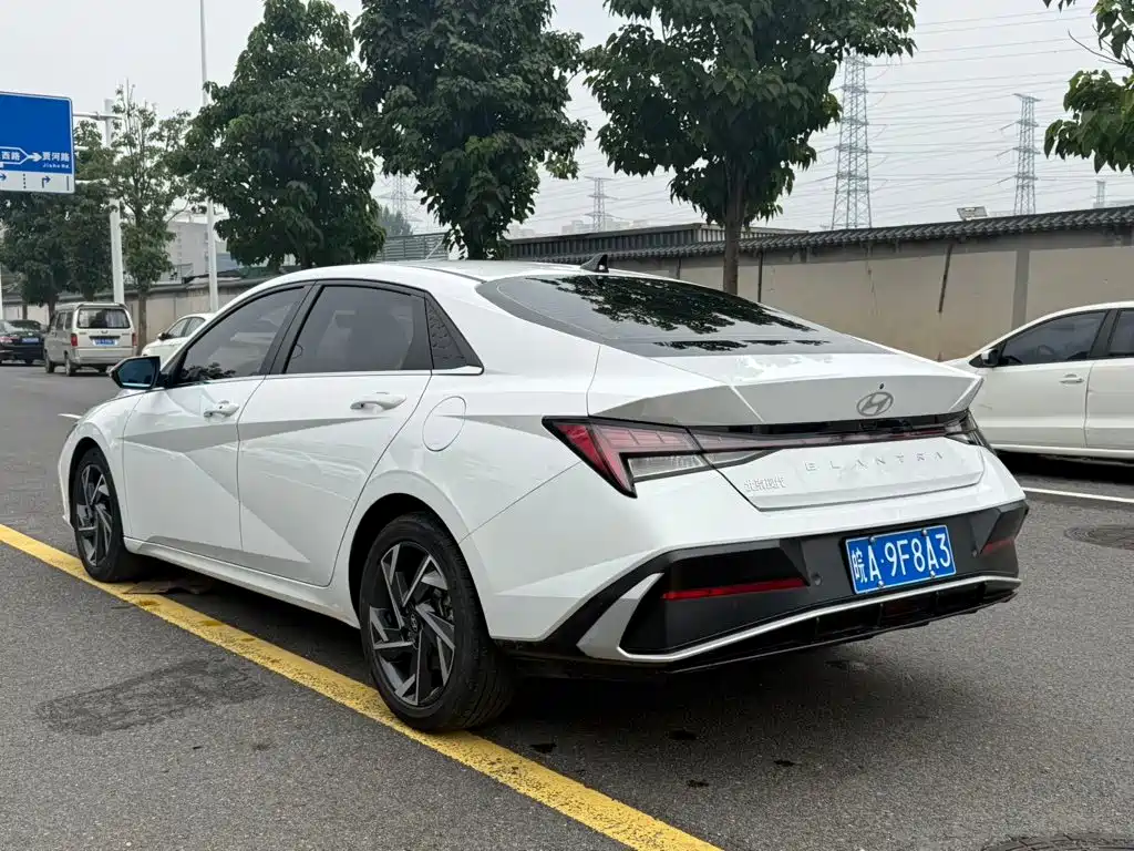 Hyundai Elantra — миниатюра 13