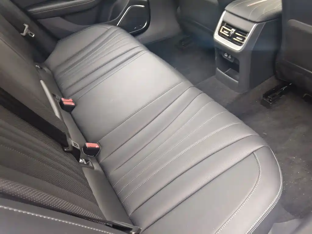 Hongqi Hongqi H5 — миниатюра 11
