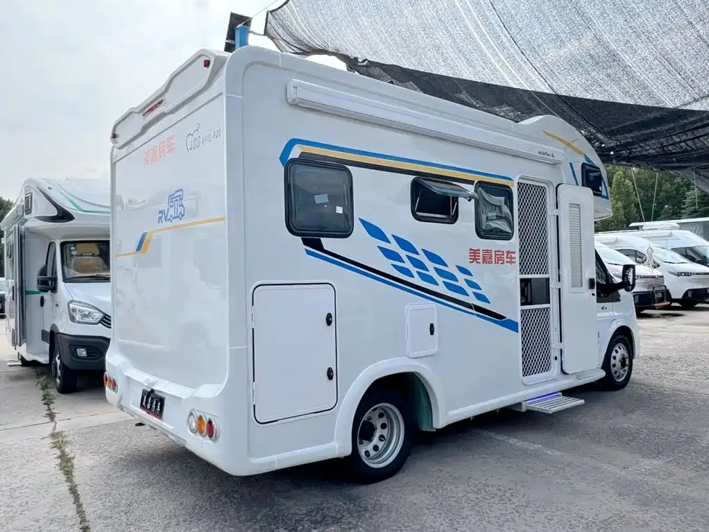 江铃集团房车 — миниатюра 4