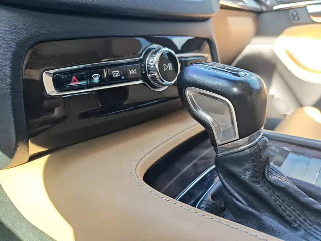 Volvo XC90 — миниатюра 9