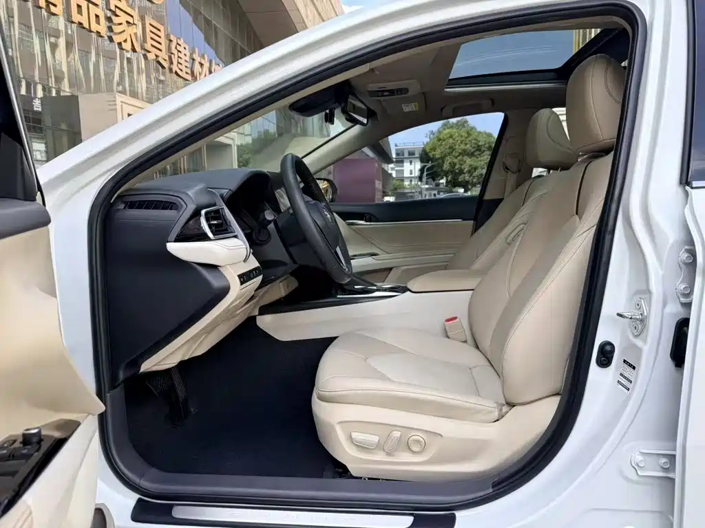 Toyota Camry — миниатюра 20