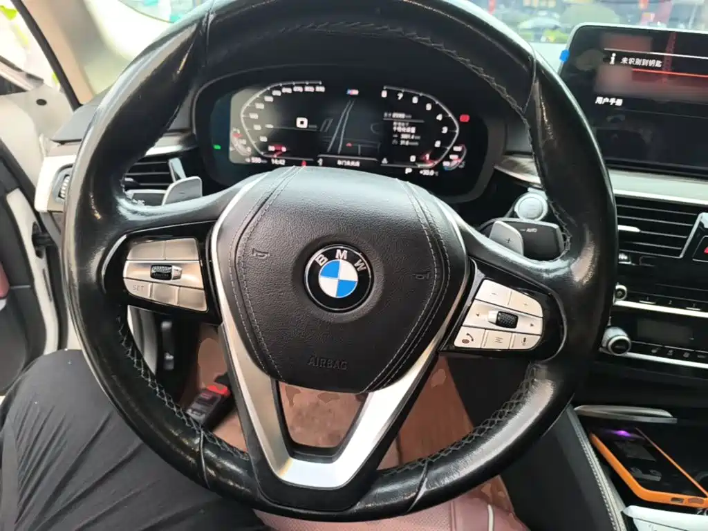 BMW 5 Series — миниатюра 11