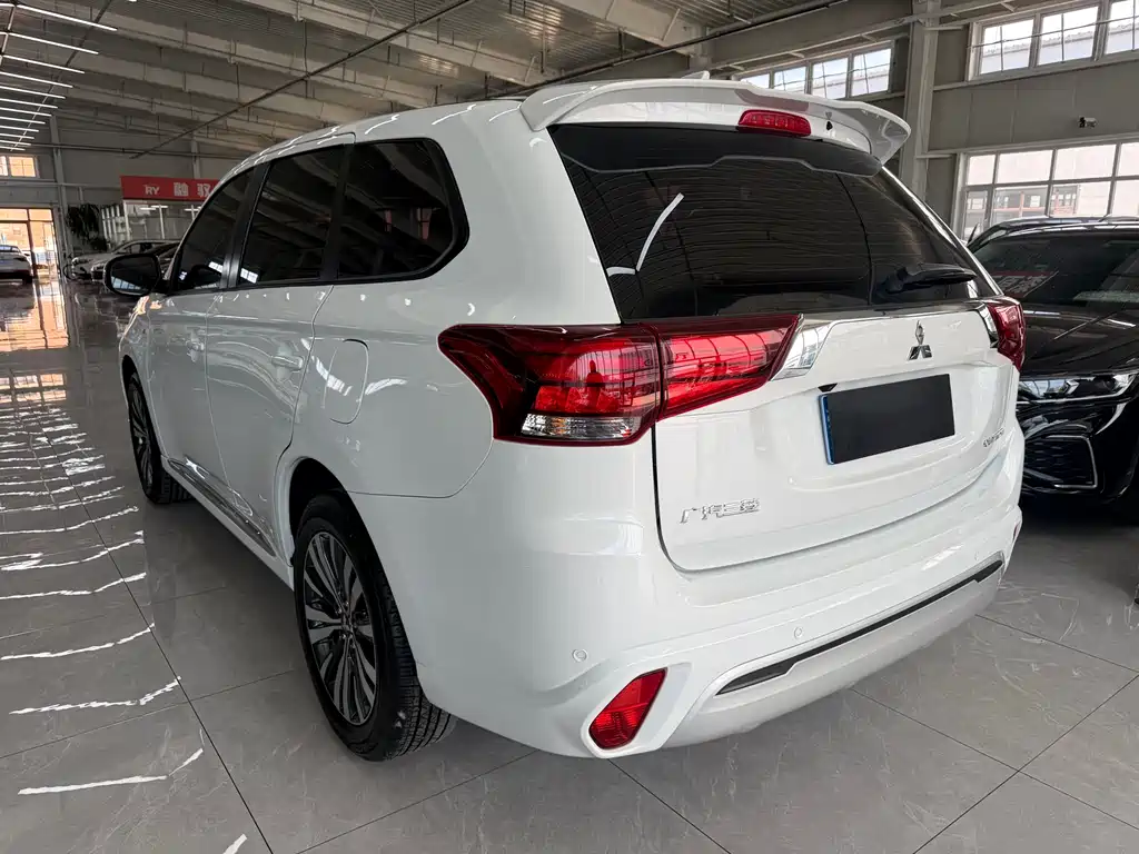 Mitsubishi Outlander 2021 2.0L 5 мест