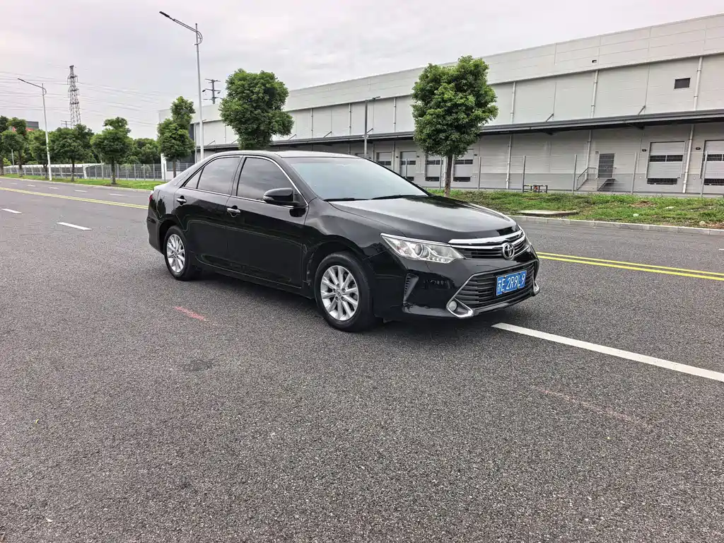 Toyota Camry — миниатюра 3