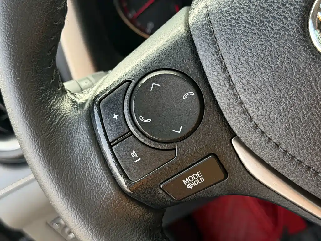 Toyota RAV4 — миниатюра 9