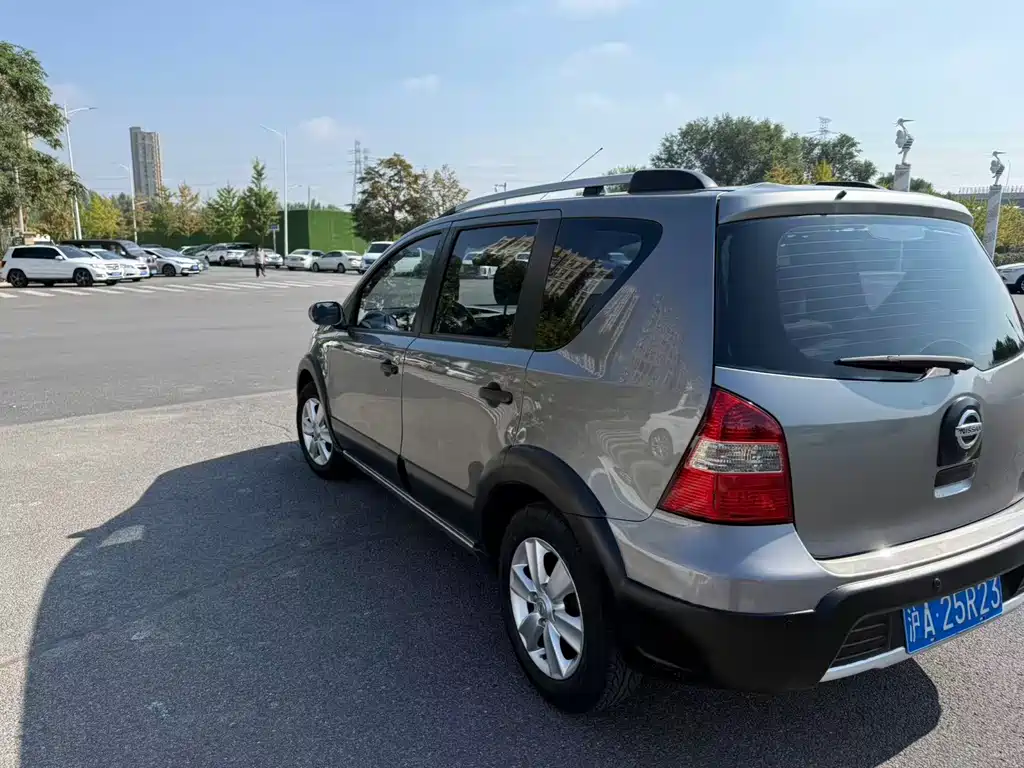 Nissan Livina — миниатюра 7