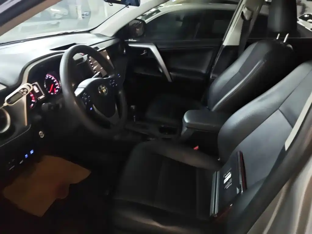Toyota RAV4 — миниатюра 15