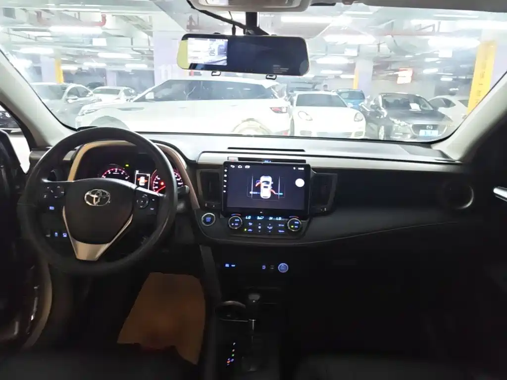Toyota RAV4 — миниатюра 10
