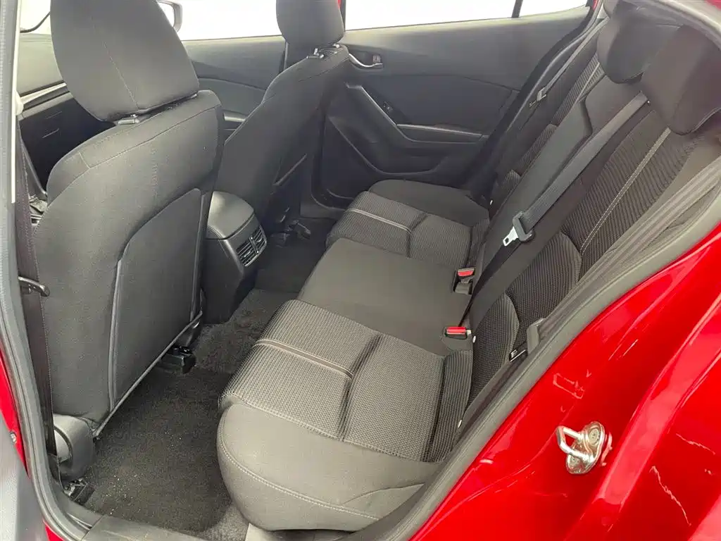 Mazda Mazda3 3 2017 2.0L AT Luxury V