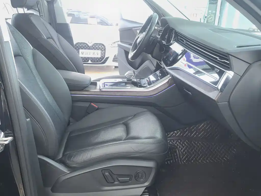 Audi Q7 — миниатюра 12