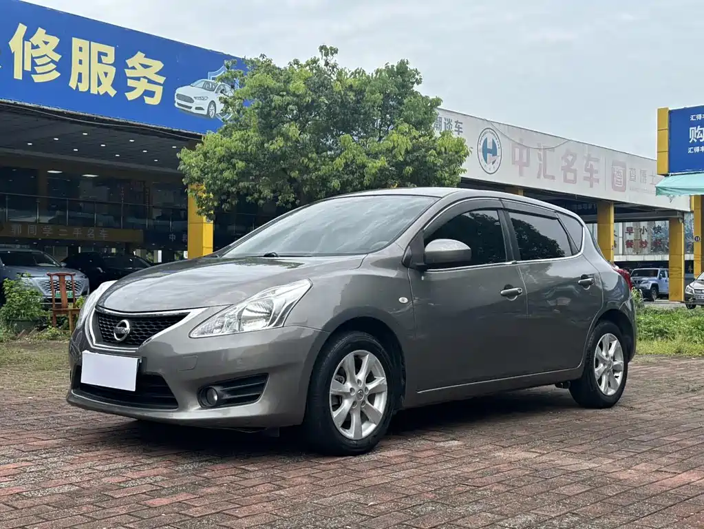 Nissan Tiida
