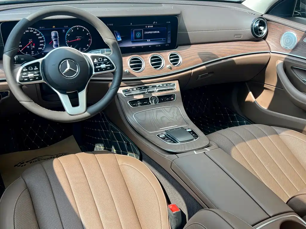 Mercedes-Benz E-Class — миниатюра 7