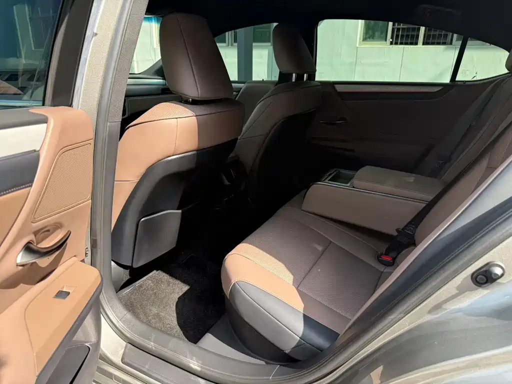 Lexus ES — миниатюра 5