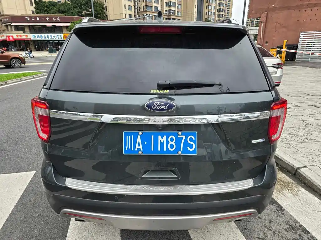 Ford Explorer (Import) — миниатюра 5