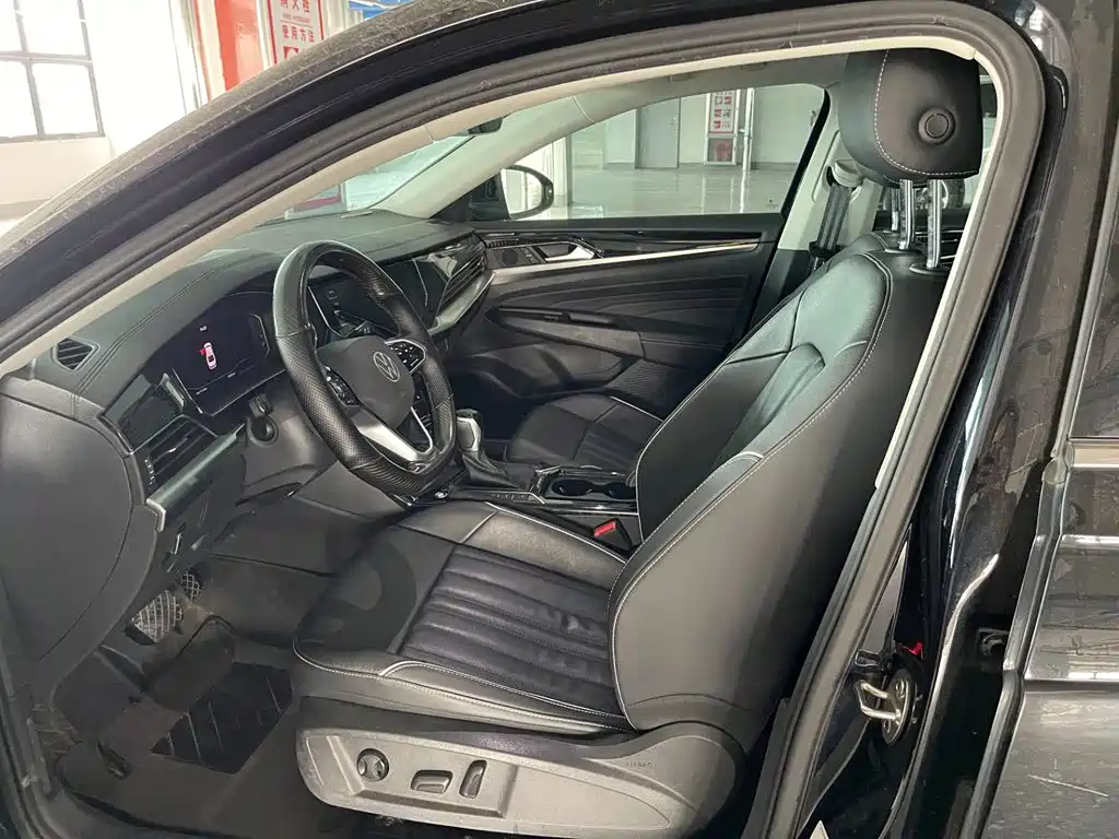 Volkswagen Passat PHEV — миниатюра 8