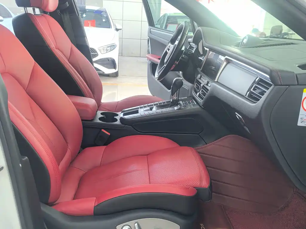 Porsche Macan — миниатюра 12