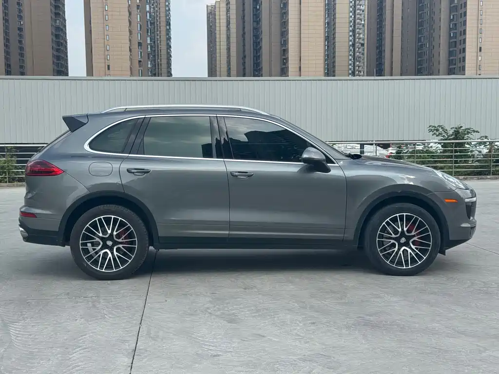 Porsche Cayenne — миниатюра 11