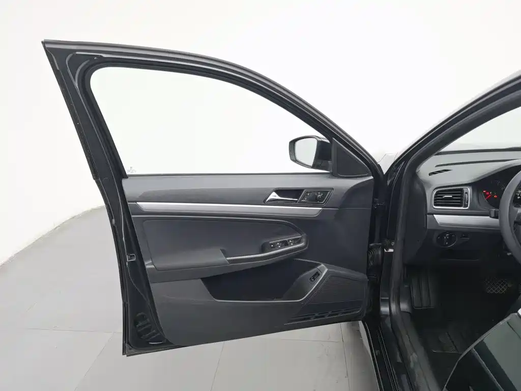 Volkswagen Lavida — миниатюра 8
