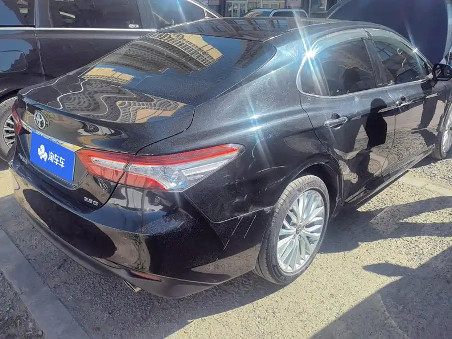 Toyota Camry — миниатюра 3