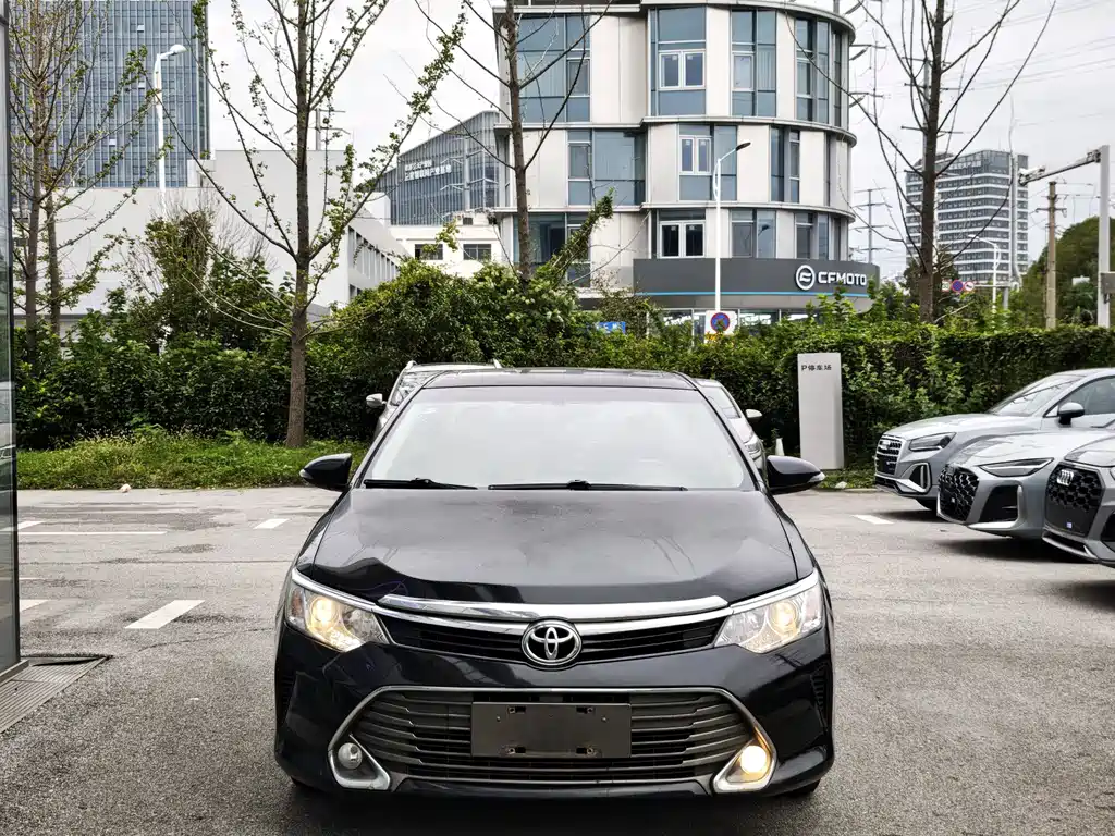 Toyota Camry — миниатюра 2