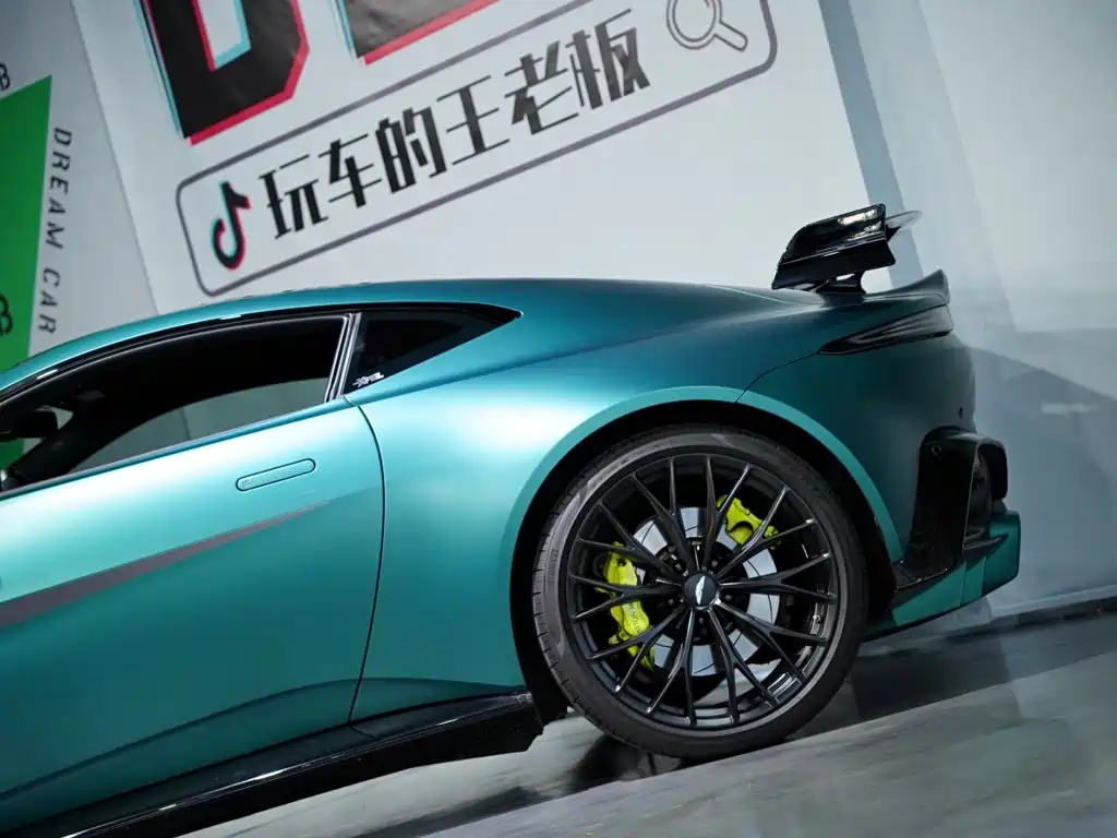 Aston Martin V8 Vantage — миниатюра 51