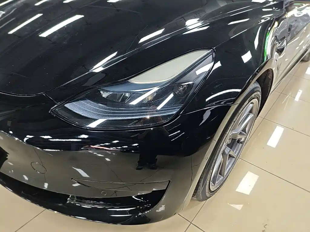 Tesla Model 3 — миниатюра 24