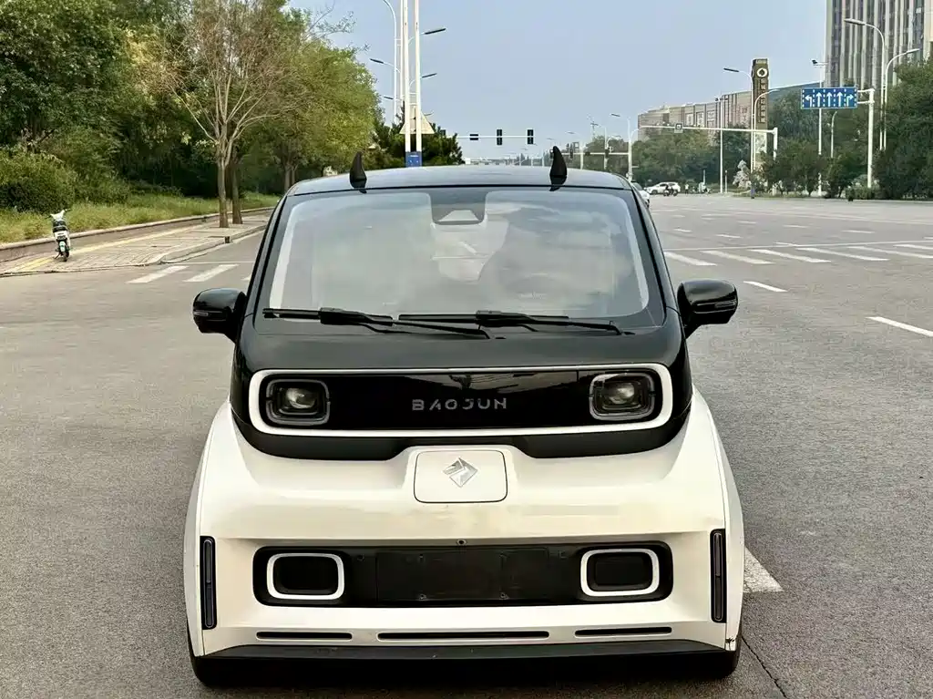Baojun E300 — миниатюра 2