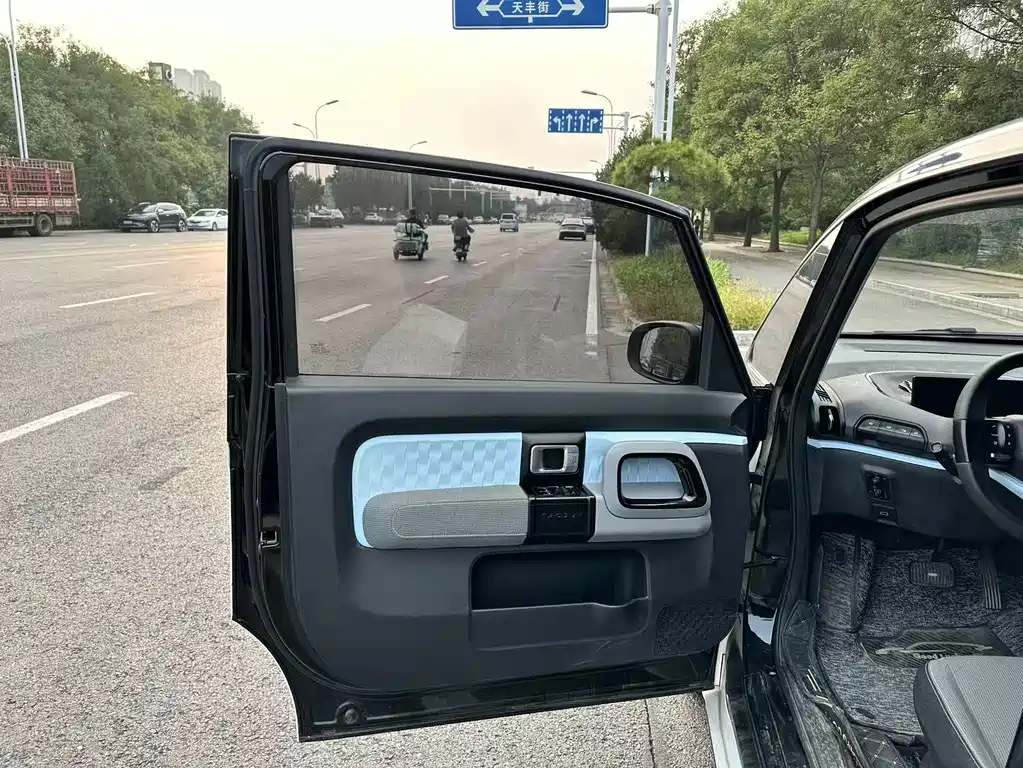 Baojun E300 — миниатюра 7