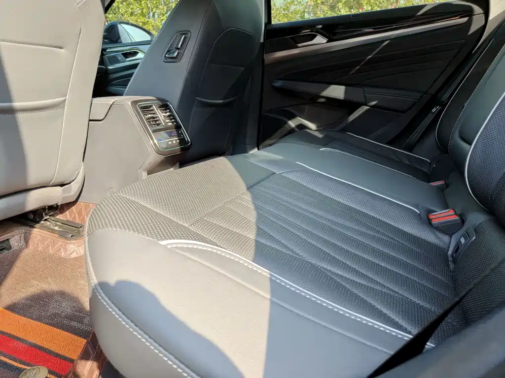 Volkswagen Passat — миниатюра 13