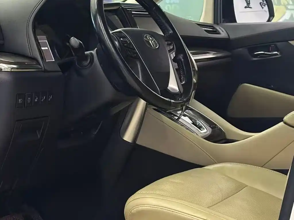 Toyota Vellfire 2019 2.5L HV Luxury