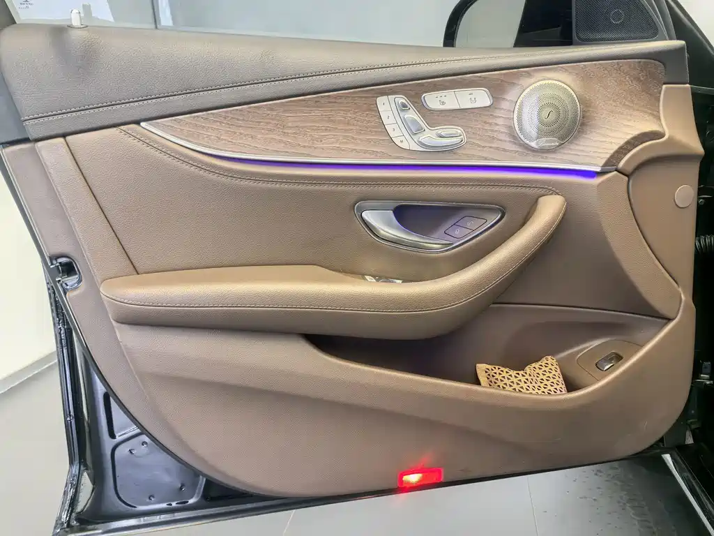 Mercedes-Benz E-Class — миниатюра 16