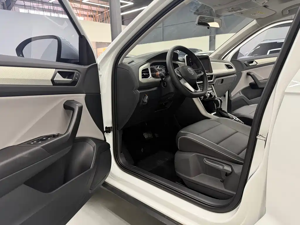 Volkswagen T-Roc — миниатюра 13