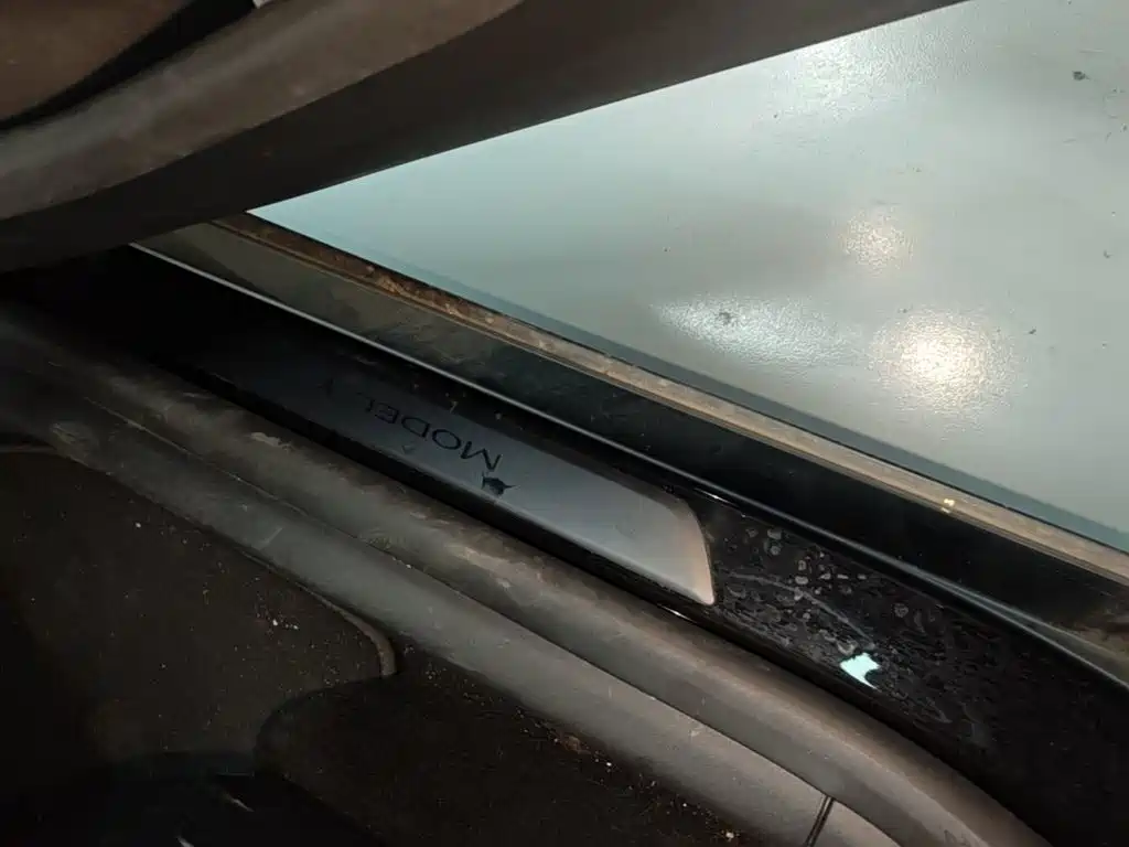Tesla Model Y — миниатюра 21