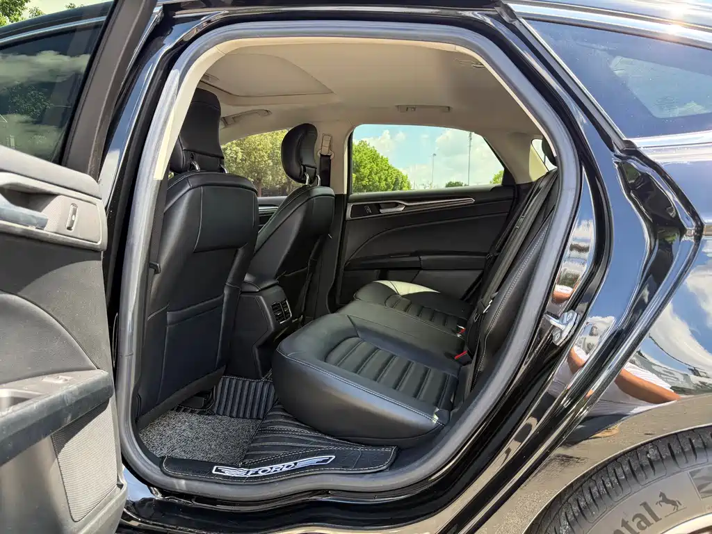 Ford Mondeo — миниатюра 9
