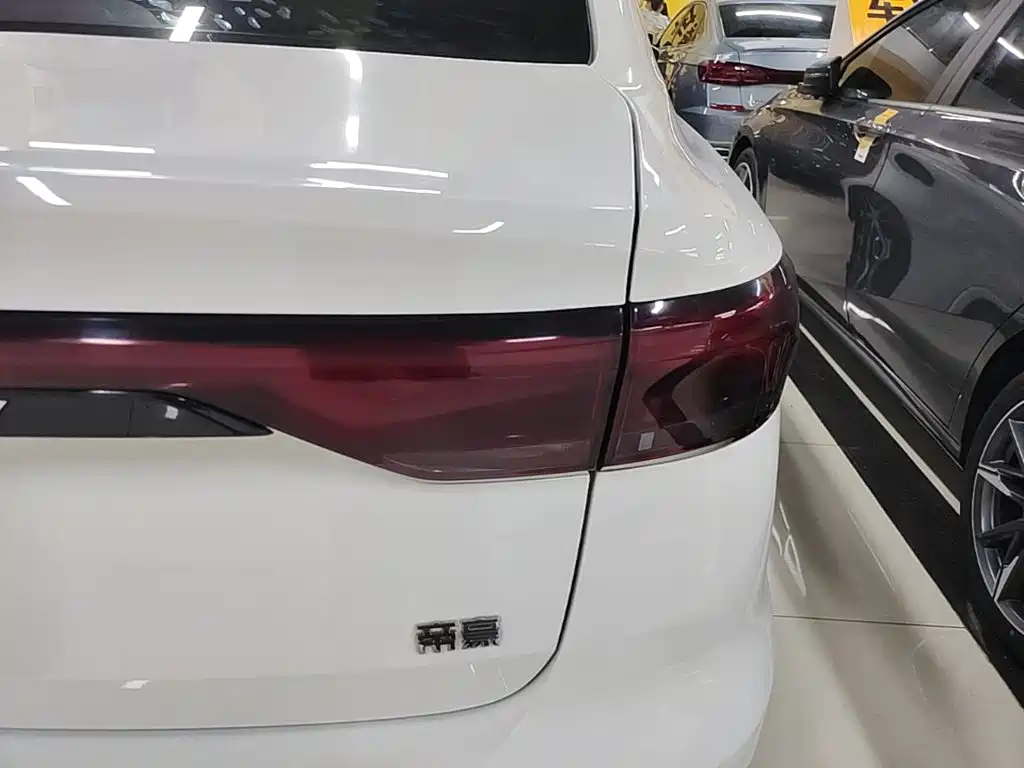 Geely Emgrand — миниатюра 8