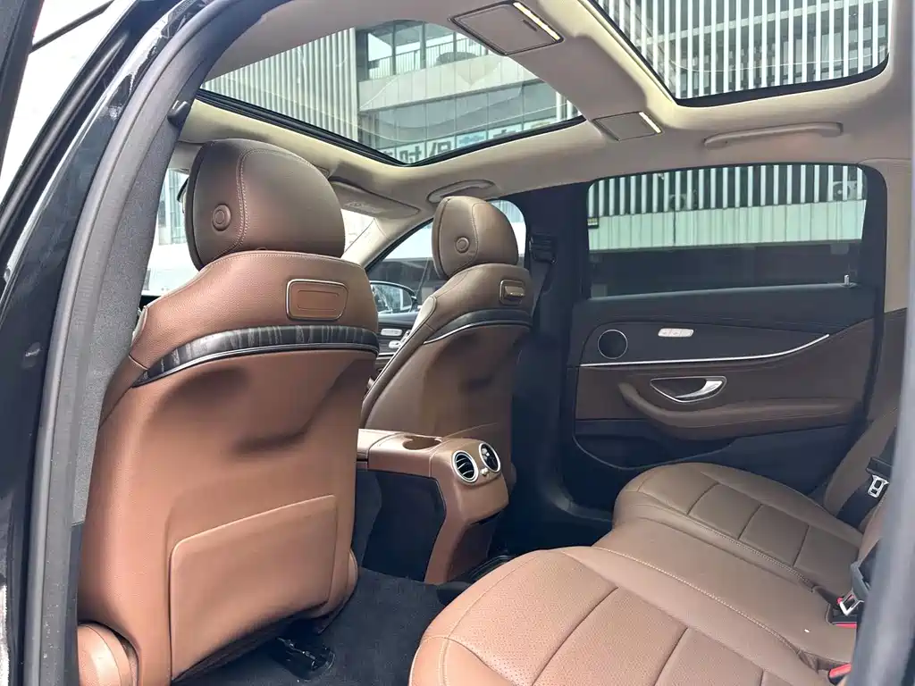 Mercedes-Benz E-Class — миниатюра 5