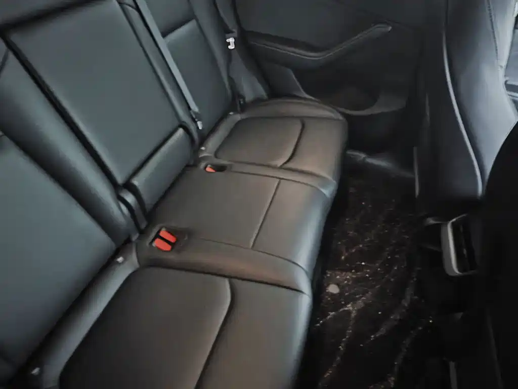 Tesla Model Y — миниатюра 7