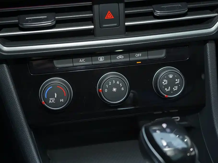 Volkswagen Sagitar 2023 300TSI DSG