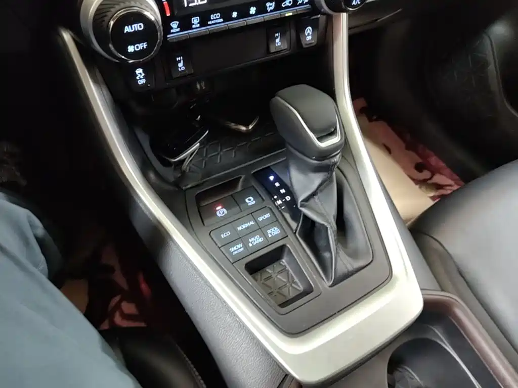 Toyota RAV4 — миниатюра 14
