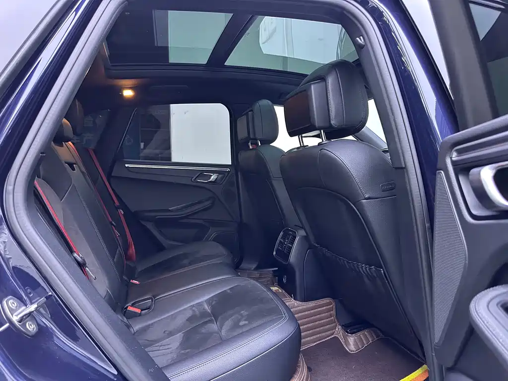Porsche Macan — миниатюра 11