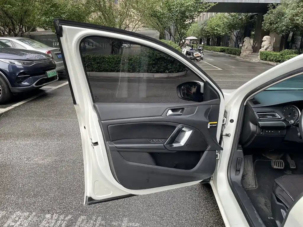 Peugeot 408 — миниатюра 6