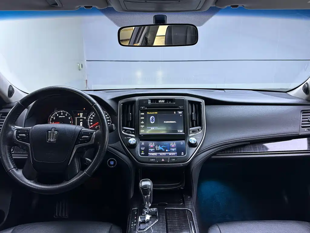 Toyota Crown 2015 2.0T Fashion
