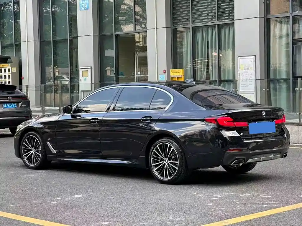 BMW 5 Series — миниатюра 3